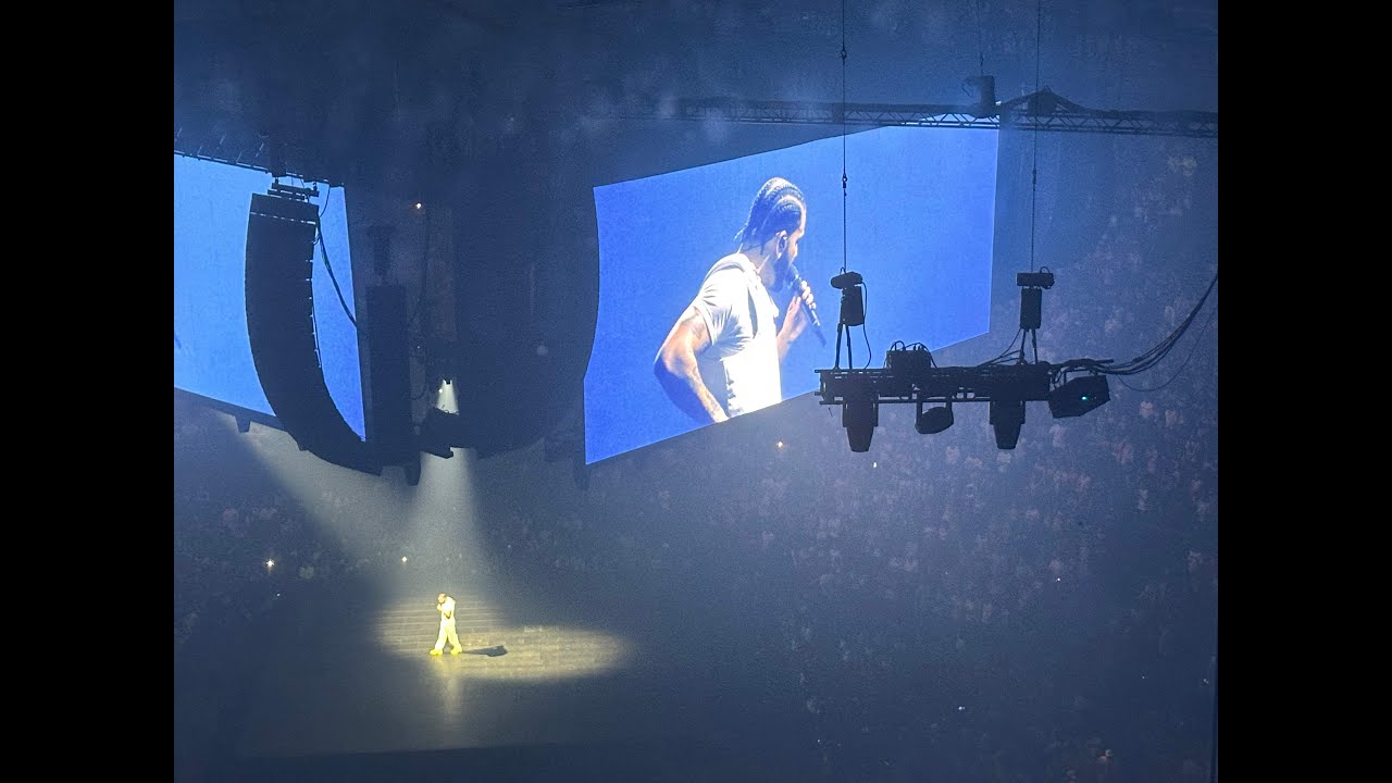 DRAKE Turns into a DJ IN MONTREAL 🔥