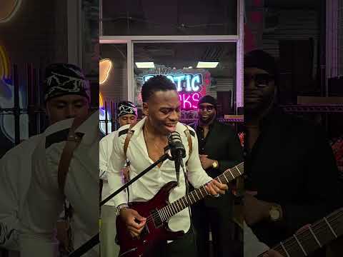 Toronto Artist @BRowMusic BZB Convenience Mic Night