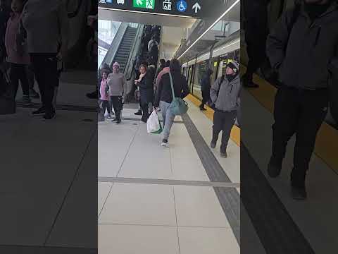 “Touchy” Darren gets told off by cameramen. KEEP YOUR HANDS TO YOURSELF – video – WESHH