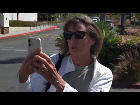 “Touchy” Darren gets told off by cameramen. KEEP YOUR HANDS TO YOURSELF – video – WESHH