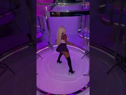 My new pop album STREAMING is officially OUT NOW! π§β¨