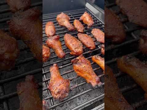 Crispy chicken wings on pellet smoker #bbq