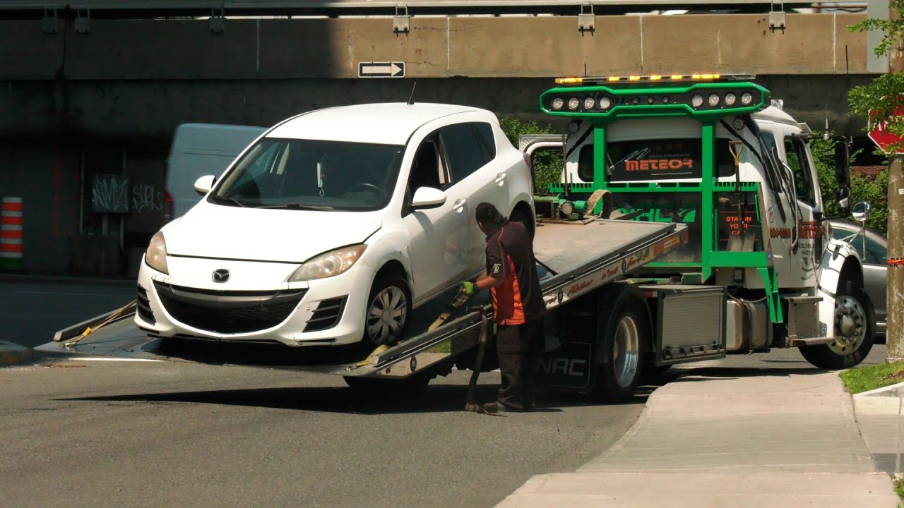 Baby left on sidewalk after car stolen in Montreal