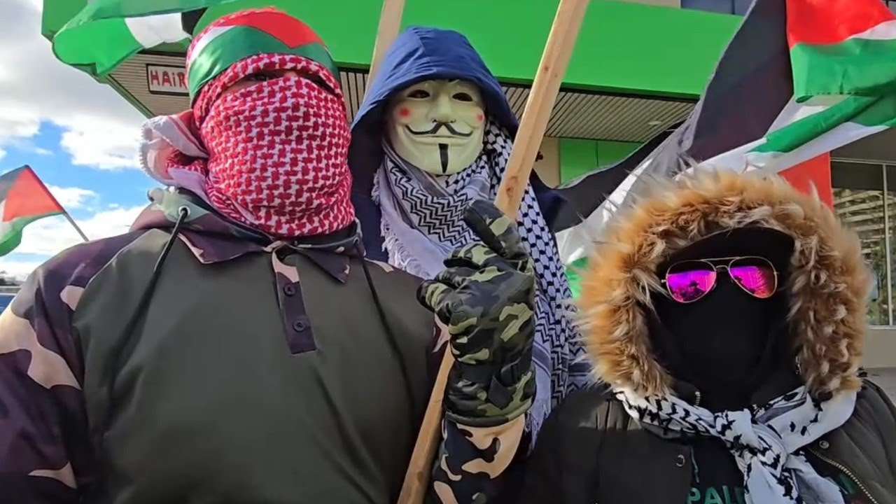 Ryan Garcia FEEDS N3on Like a Baby 😂🍽️ (He Really Put the Food in His Mouth 😭) – content – WESHH